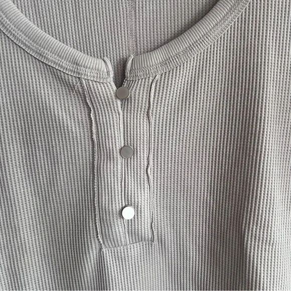 Aerie Essential Henley Layering T-Shirt Long Sleeve Taupe Tan S - Picture 7 of 9